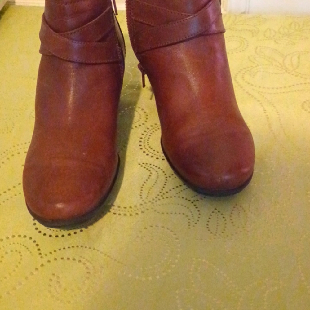 Women's brown ankle boot